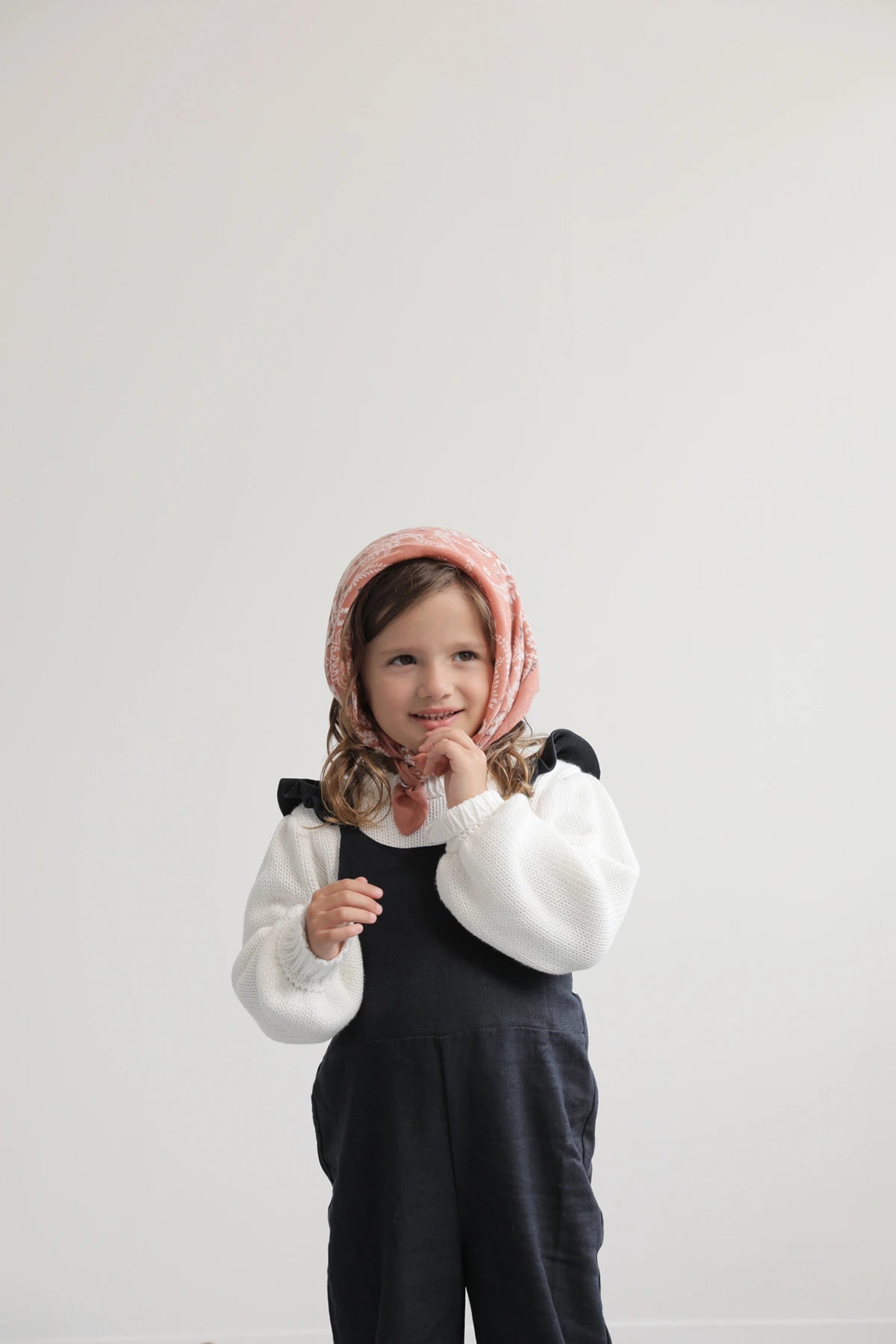 Enterizo Lupe en lino azul navy para niña – vista 2