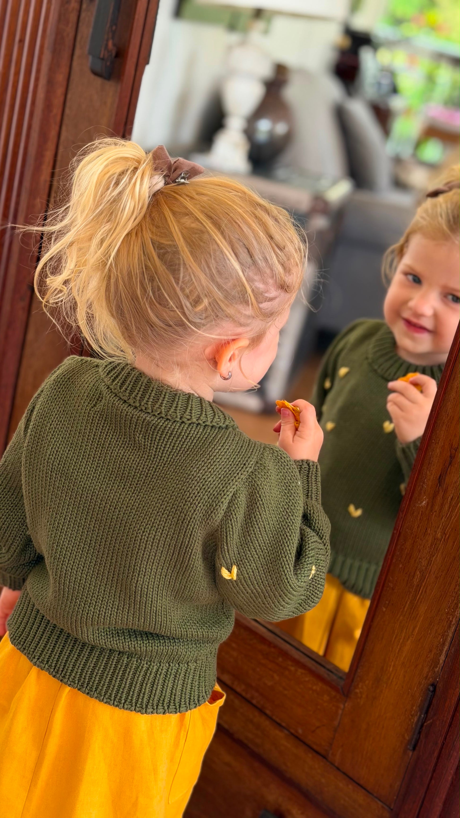 Saco tejido verde oliva con corazones bordados para niña | 100% algodón | La Tutu