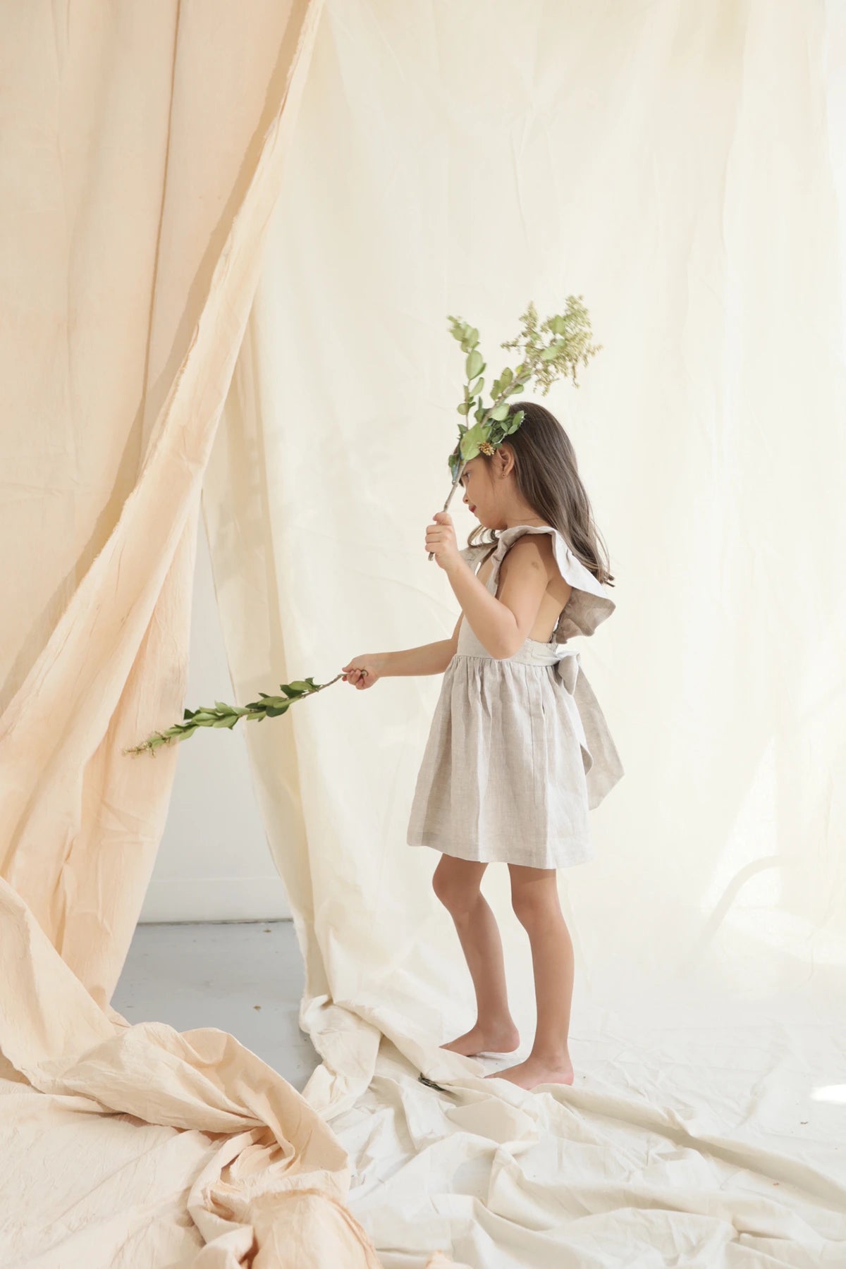 Vestido Lara en lino arena para niña de La Tutu