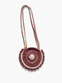 Detalle del tejido artesanal en crochet del Bolso Boho Pink con diseño de flor en tonos rosa y marfil.