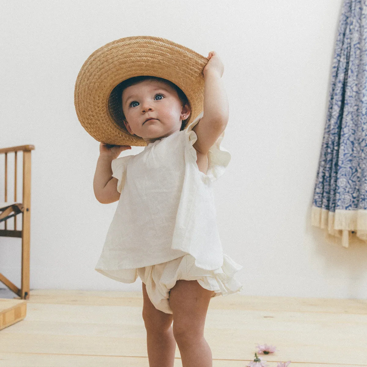 Conjunto de lino para bebé Set Coco Ivory ideal para verano, vacaciones y ocasiones especiales.