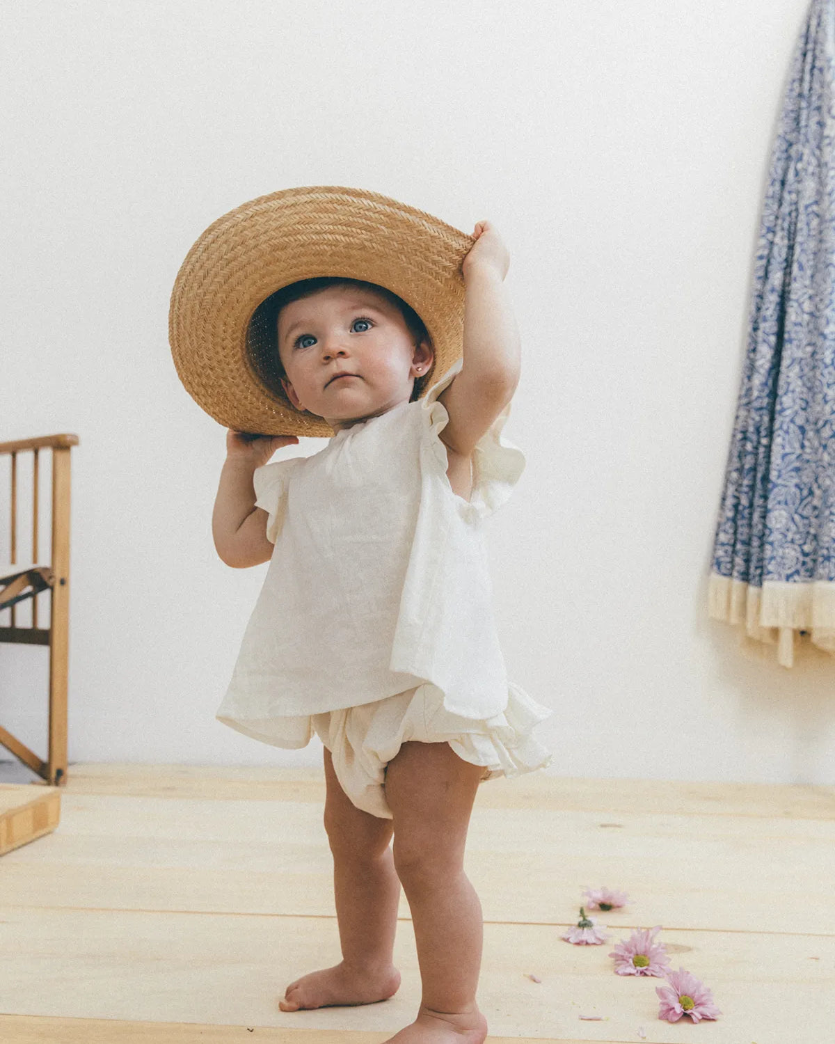 Conjunto de lino para bebé Set Coco Ivory ideal para verano, vacaciones y ocasiones especiales.