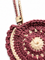 Vista cercana del Bolso Boho Pink tejido en crochet con borde ondulado artesanal.