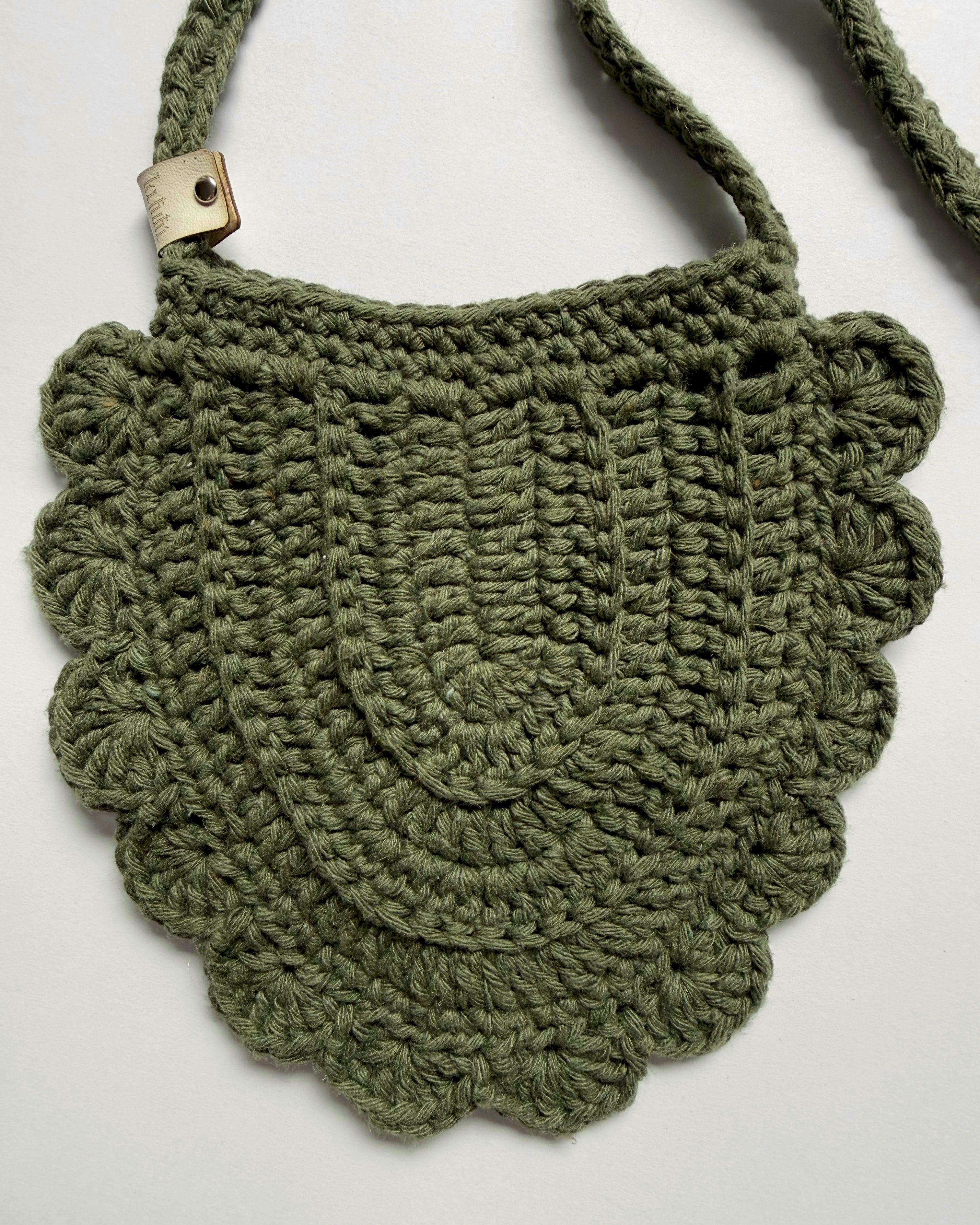 detalle bolso tejido para niña en crochet 