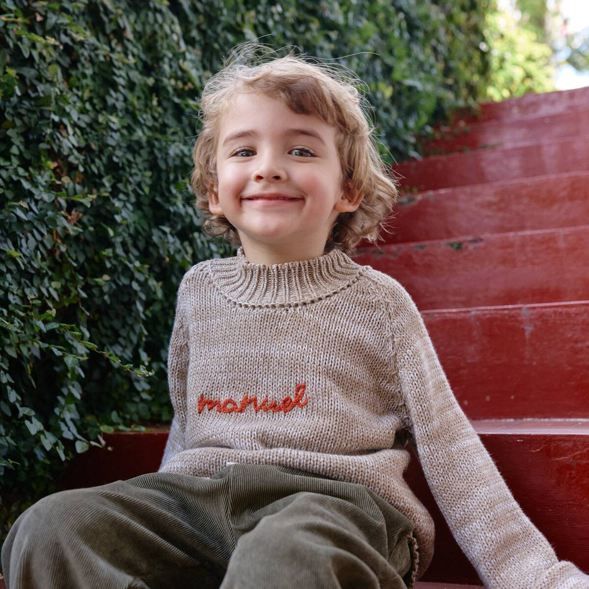 Pantalón Noah Verde Oliva para niño confeccionado en pana suave de La Tutu.