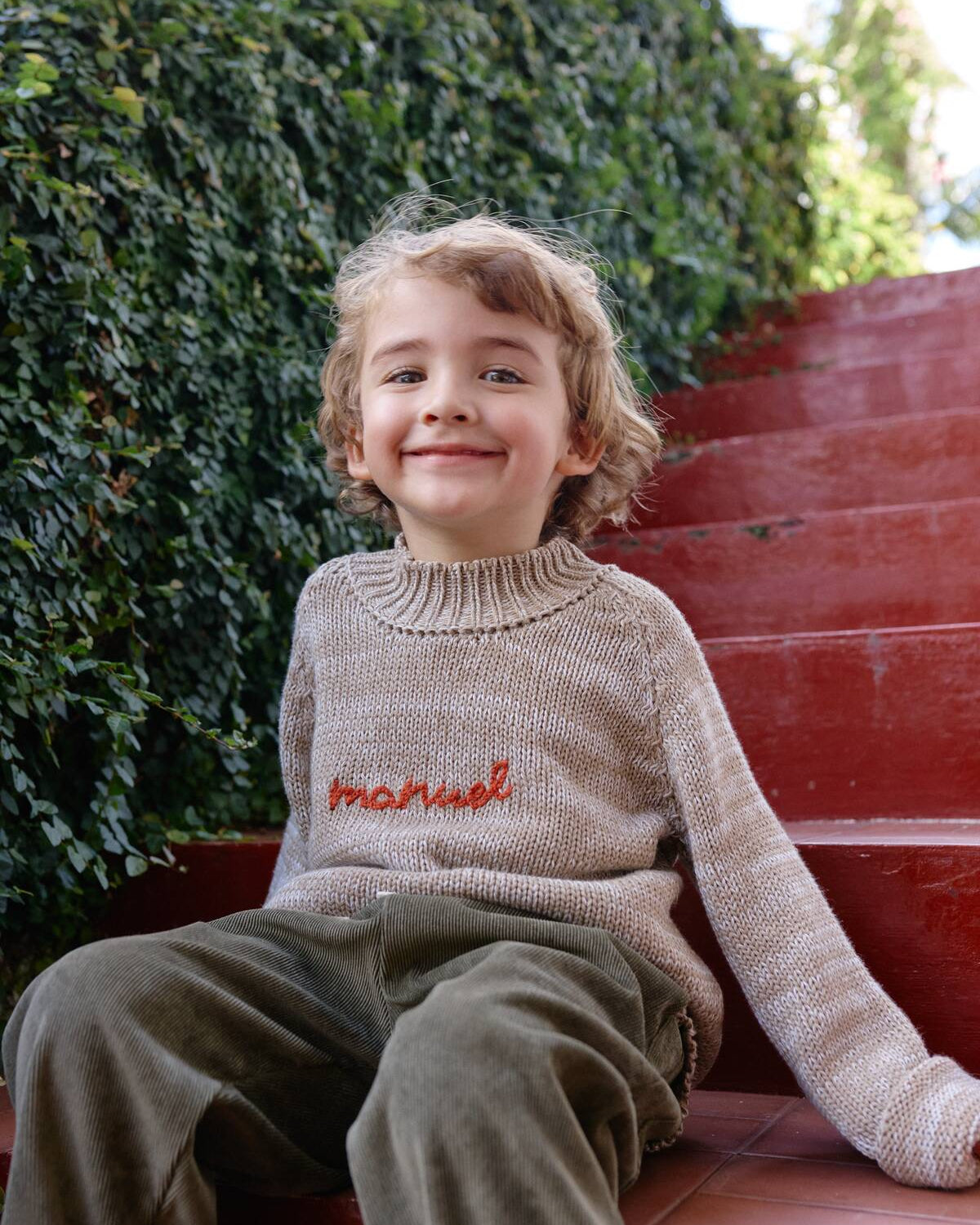 Pantalón Noah Verde Oliva para niño confeccionado en pana suave de La Tutu.