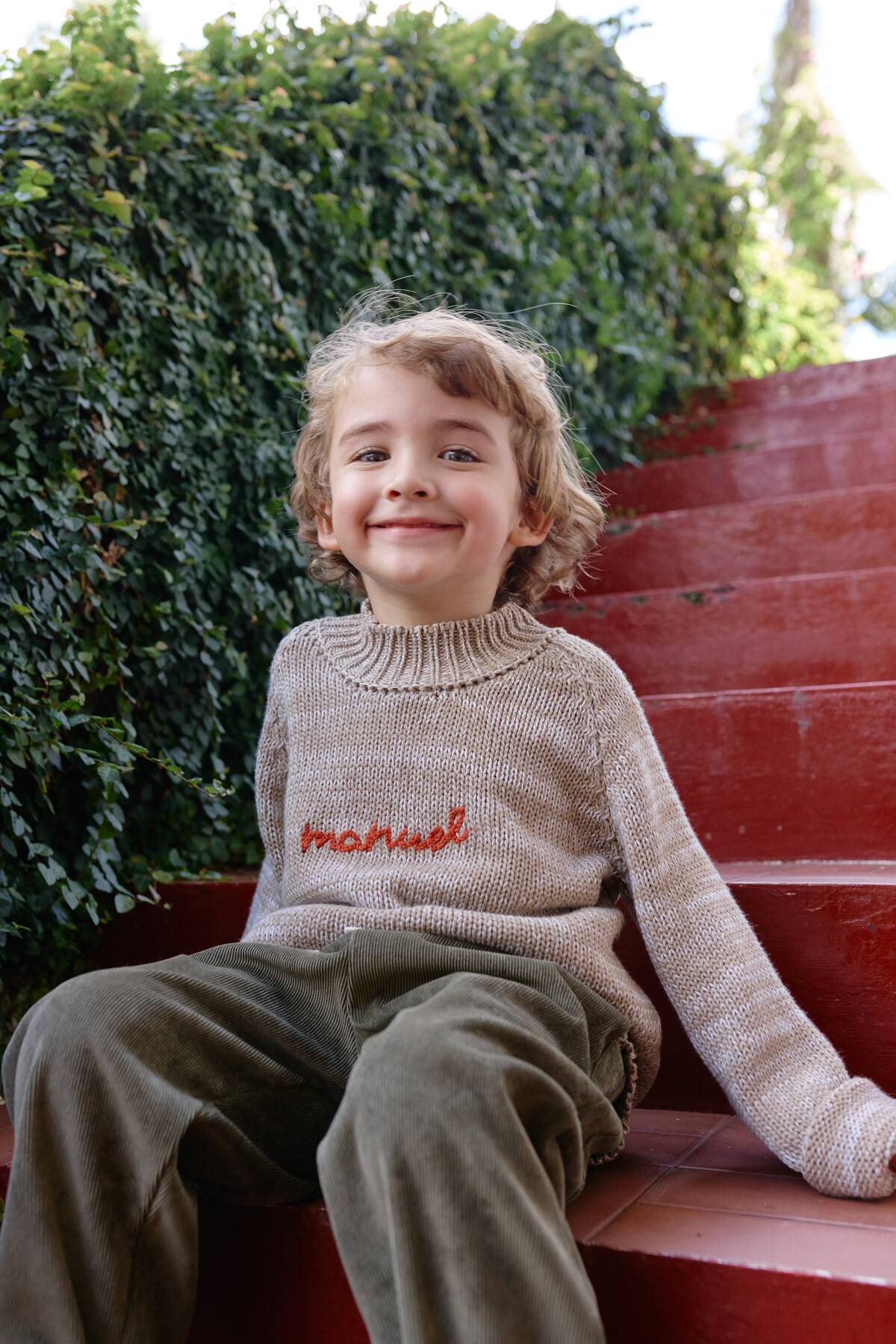 Pantalón Noah Verde Oliva para niño confeccionado en pana suave de La Tutu.