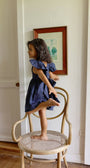 Detalle de los boleros en los hombros del Vestido Lara Azul Navy.