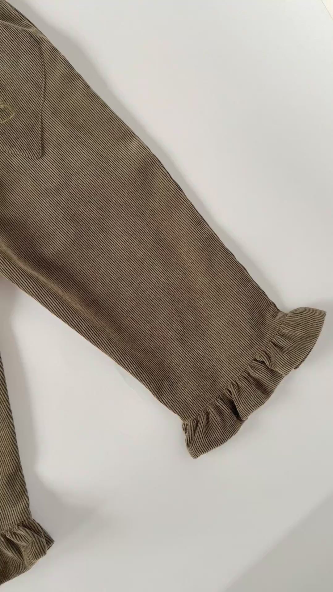 Pantalón Hearted Olive en pana