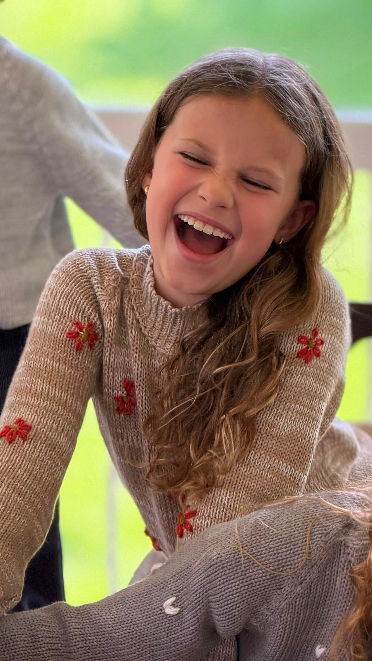 Saco tejido para niña con flores bordadas | La Tutú