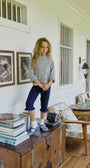 Saco Tejido gris  para niña en algodón con corazones bordados a mano de La Tutu combinados con el pantalon hearted para nina en lino navy.