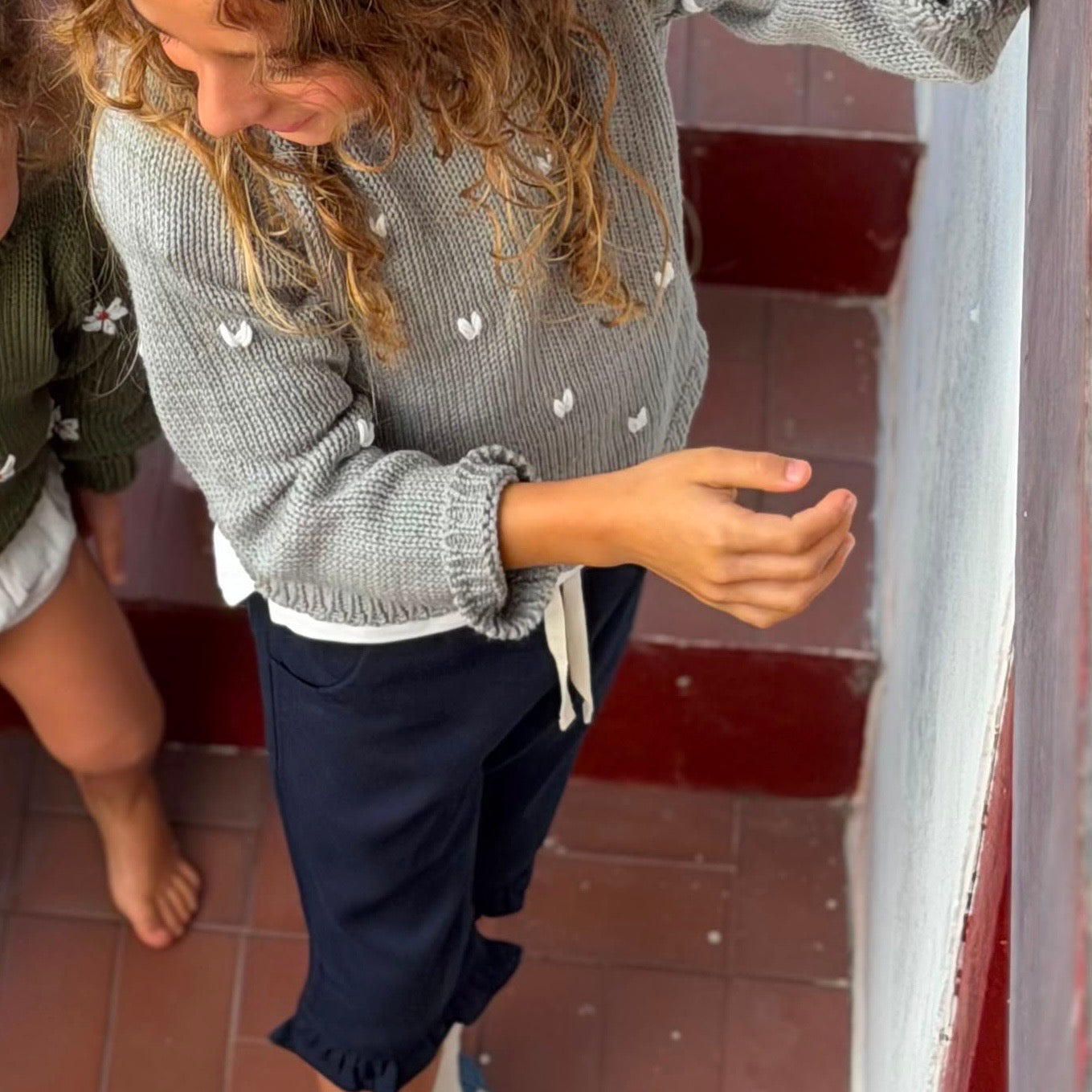 Saco Tejido Gris para Niña con Corazones Bordados | Algodón Pima | La Tutu