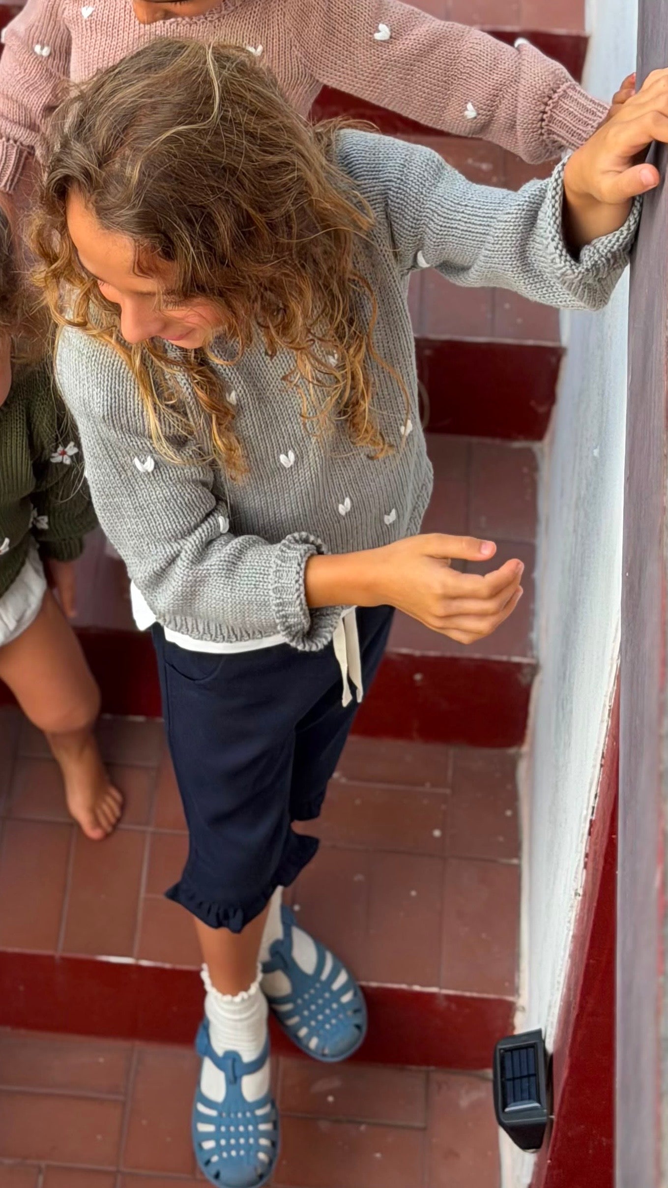 Saco Tejido Gris para Niña con Corazones Bordados | Algodón Pima | La Tutu