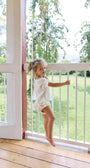 Set Coco Ivory para bebé confeccionado en lino natural con blusa de boleros y bloomer con vuelos.
