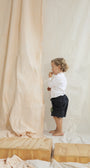 Conjunto para niño pajecito con Short Agus Azul Navy y Guayabera Mati en lino para matrimonios y celebraciones.