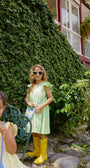 Textura del lino 100% natural del Vestido Lara Verde Limon para niña